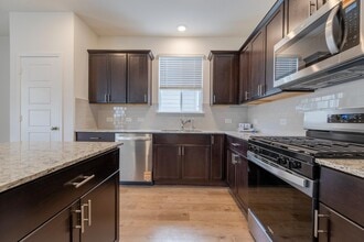 Building Photo - 121 Country Elm Ln