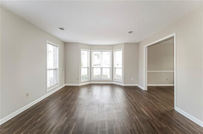 Foto del edificio - 3387 Summit Glen Dr