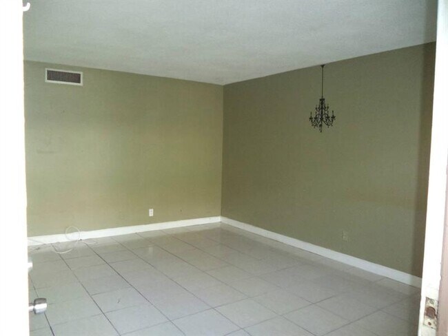 Foto del edificio - 3050 NE 5th Terrace