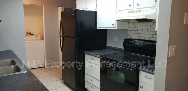 Foto del edificio - 4055 Paskay Dr