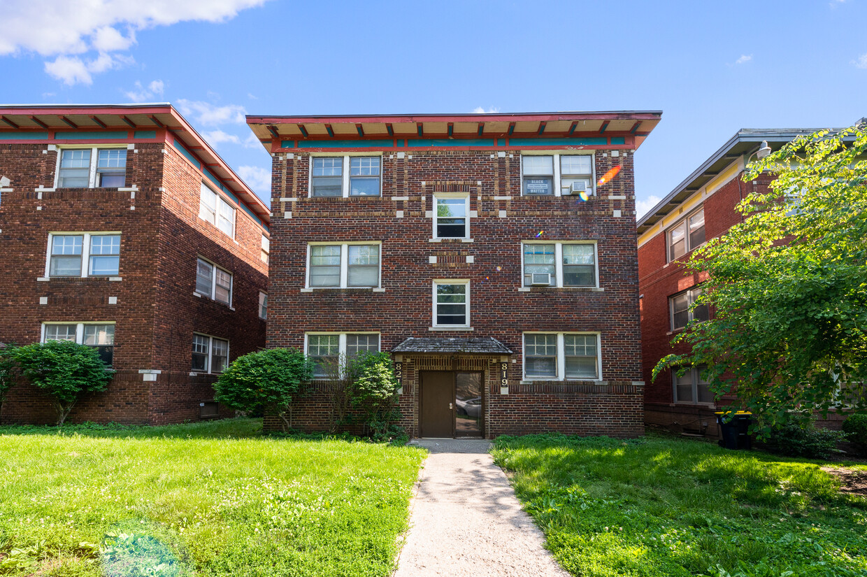 Primary Photo - Hyde Park Apartments