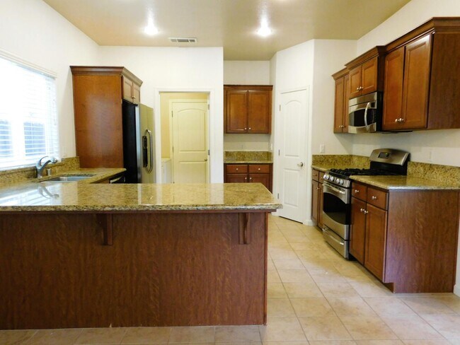 Foto del edificio - 5189 W Beechwood Ave