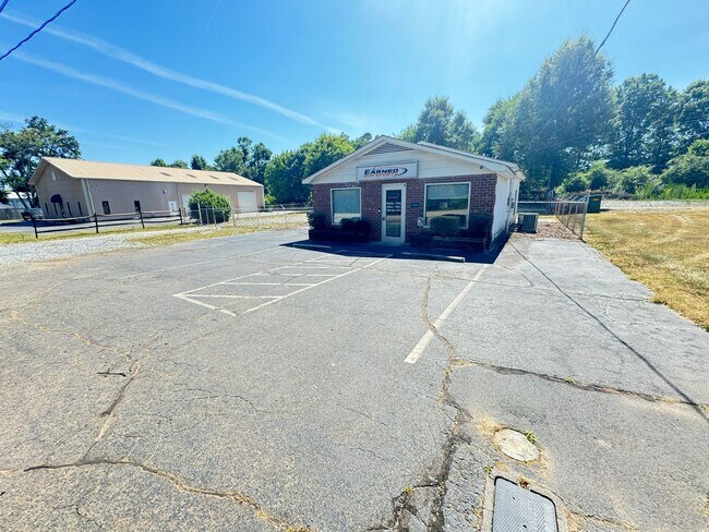 Building Photo - Very Nice Office space near Kannapolis w/ ...