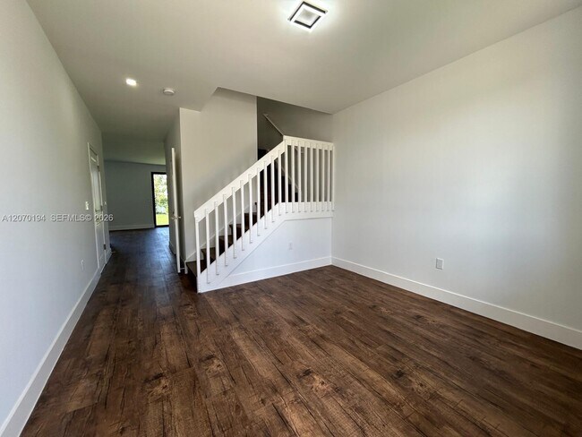 Foto del edificio - 854 SW 1st St