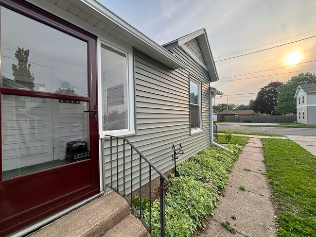 Building Photo - 260 Mc Bride St