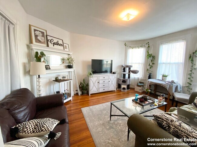 Building Photo - 1524 Tremont St