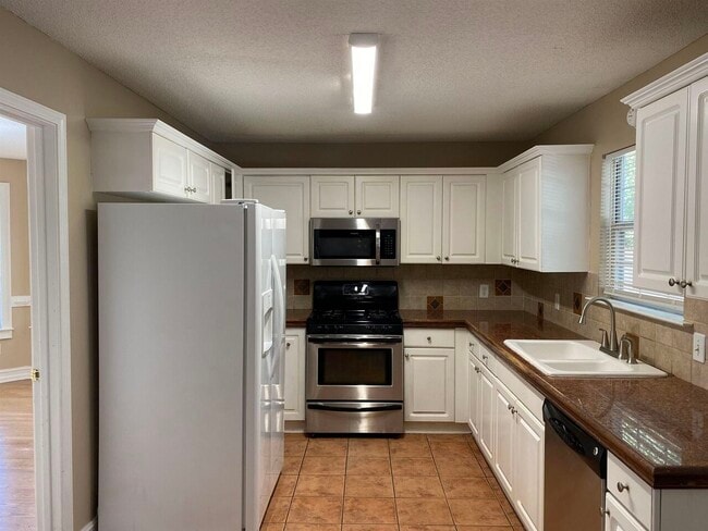 Building Photo - 92 Gleneagles Way