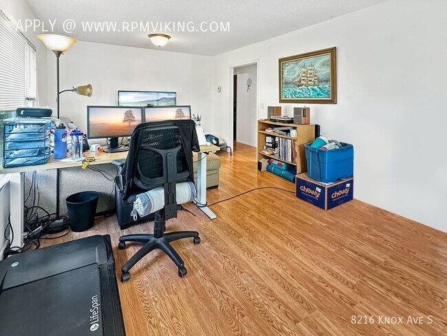 Building Photo - 4 Bed 2 Bath 2 Car Detached Garage House- ...