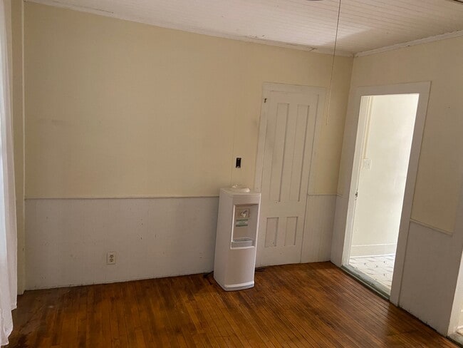 Building Photo - 210 Elliot St