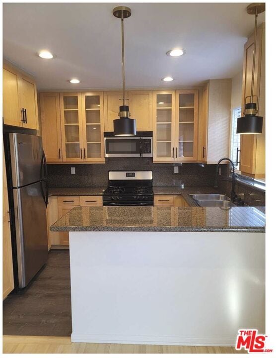 Foto del edificio - 435 S Palm Dr