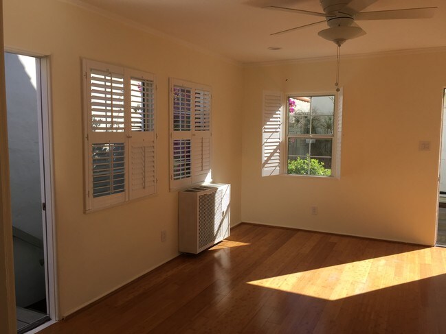 Foto del edificio - 608 Venezia Ave