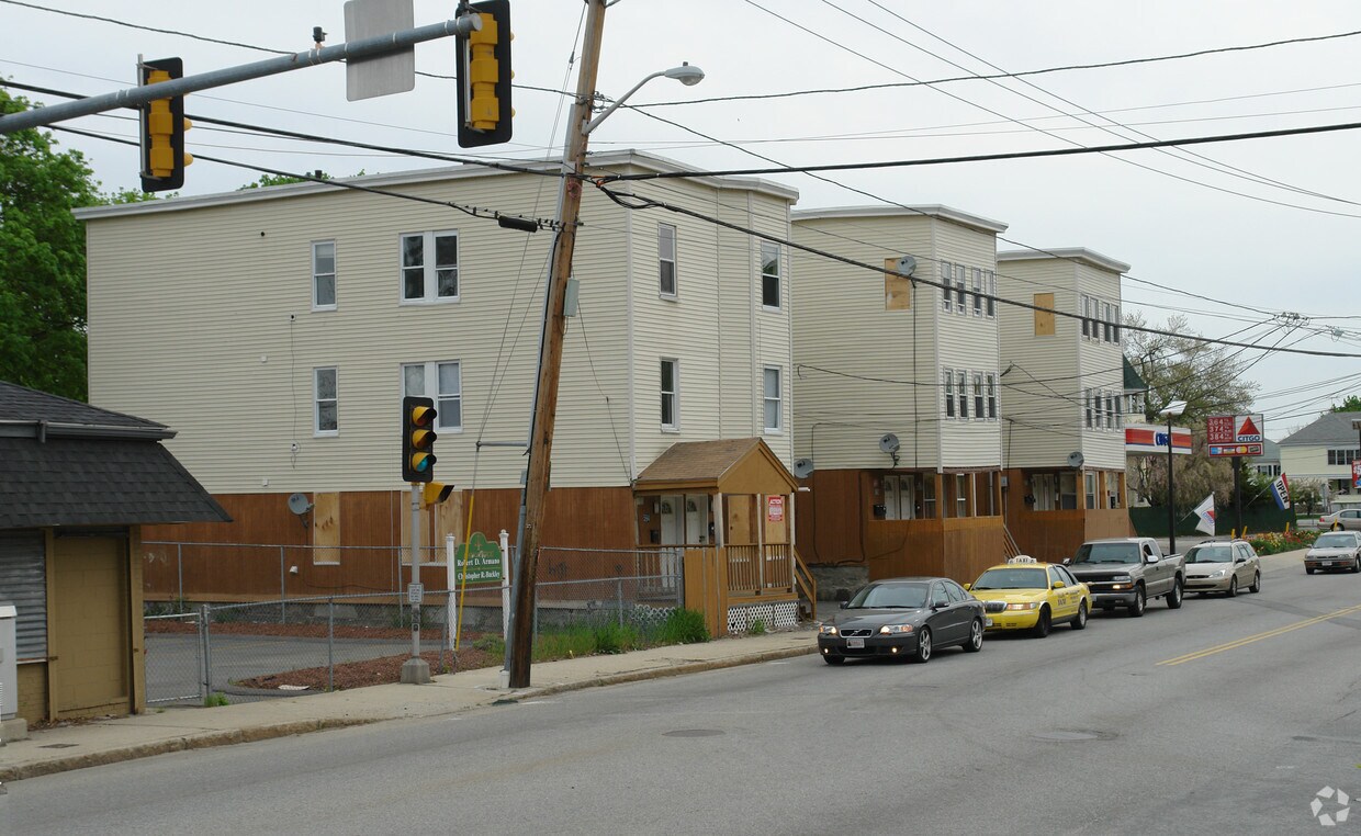 Building Photo - 586-594 Andover St
