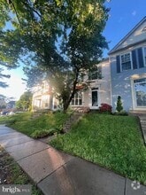 Building Photo - 109 Chelsea Ct NE