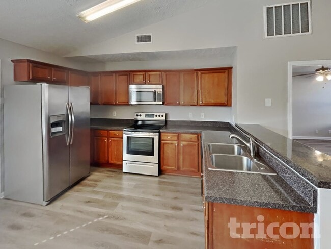 Building Photo - 3230 Oneida Ct