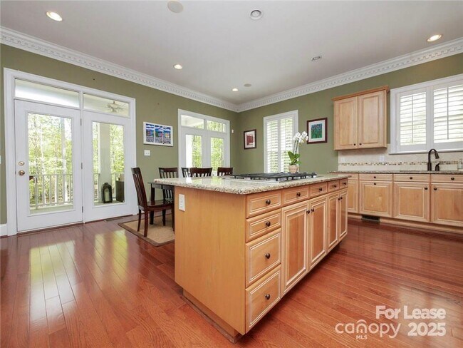 Foto del edificio - 1025 Spyglass Ln
