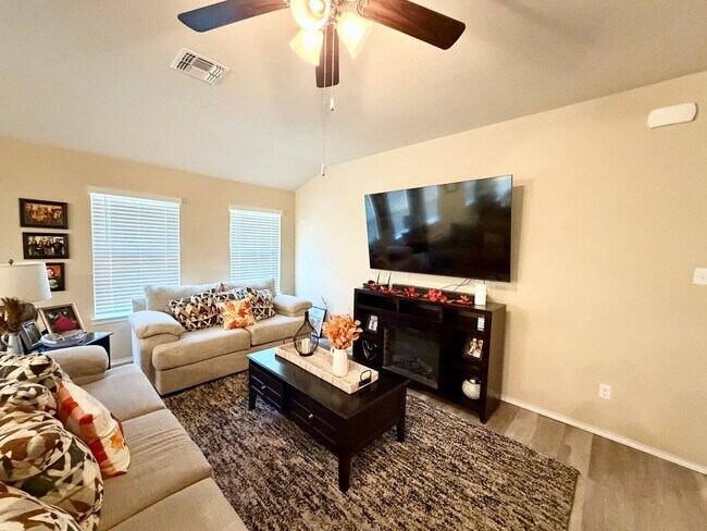 Foto del edificio - Beautiful 4 Bedroom Home in Park Meadows –...