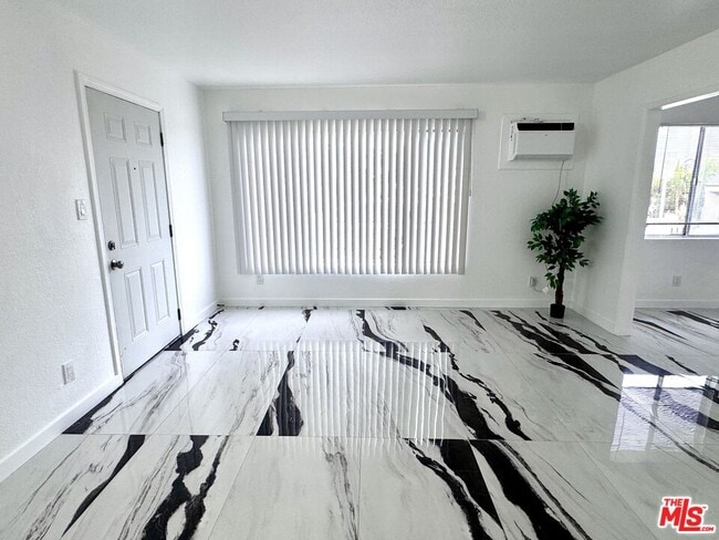 Building Photo - 1630 W 104th St