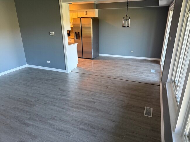 Foto del edificio - 1319 Kingsbury Dr