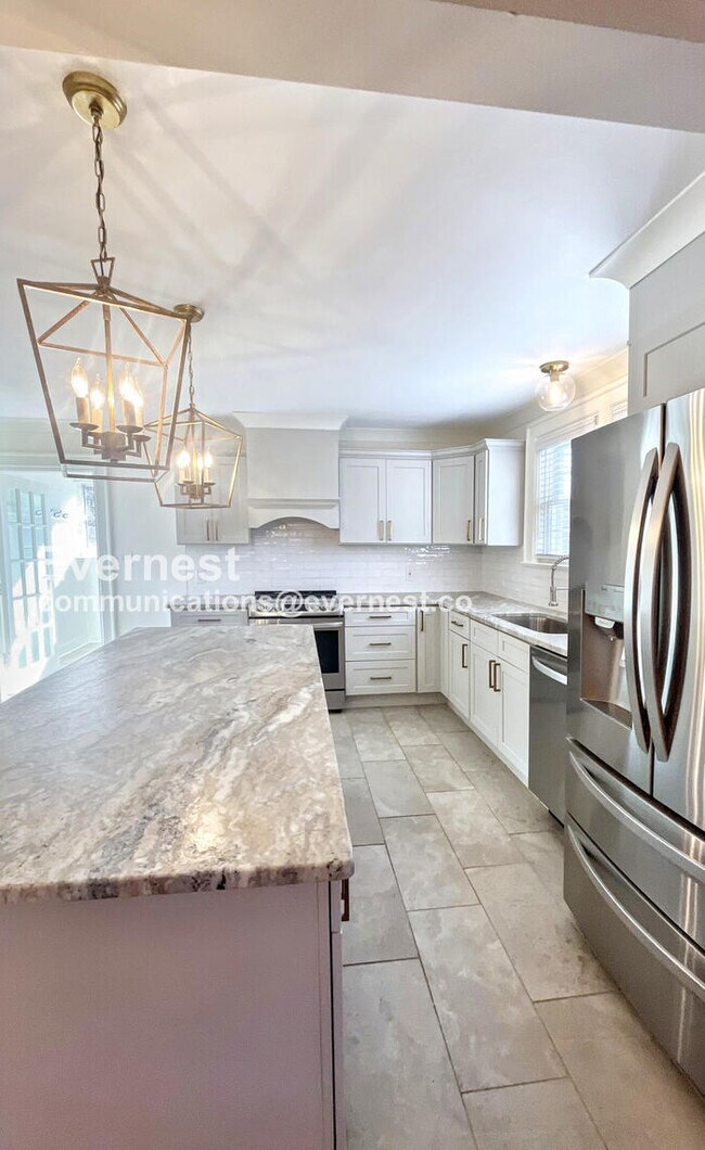 Foto del edificio - 3 Bed/1 Bath Home with Carport / Available...