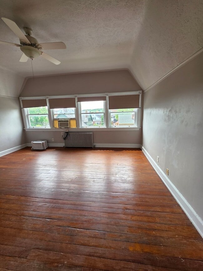 Building Photo - 634 Greenup St
