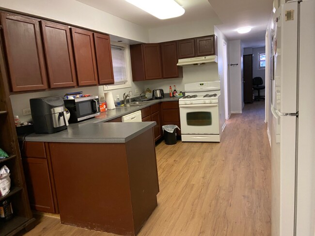 Building Photo - 515 W 36th St