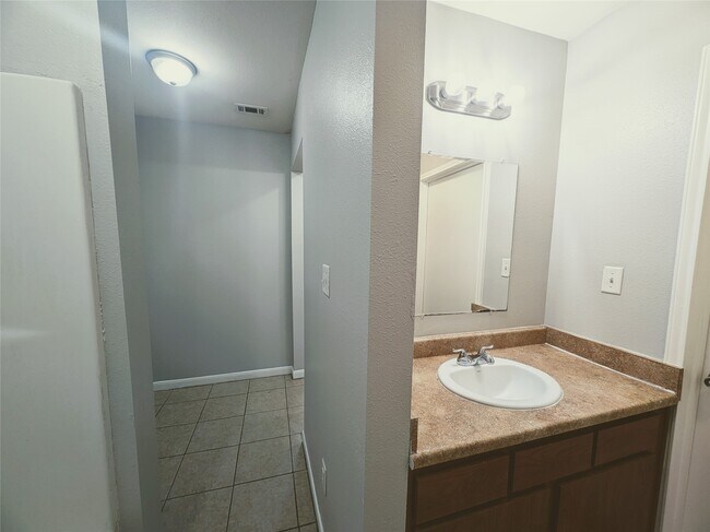 Building Photo - 138 S Bend Ct