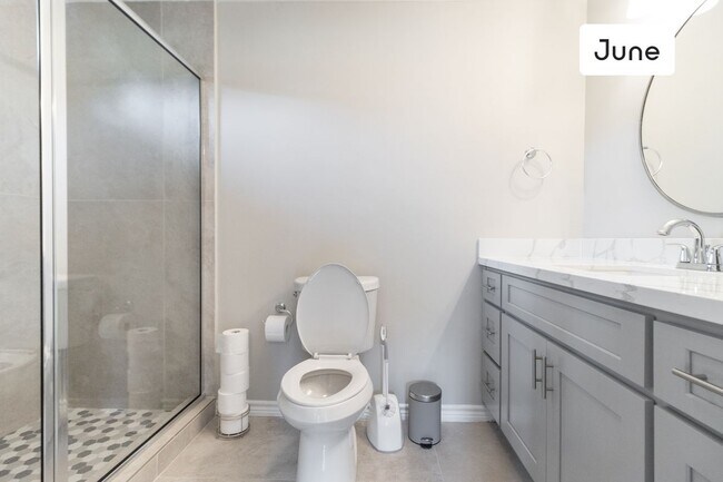 Foto del edificio - ROOM ONLY in 3-bed/2.0-bath Home