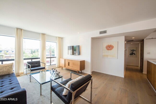 Foto del edificio - 7319 E Northland Dr