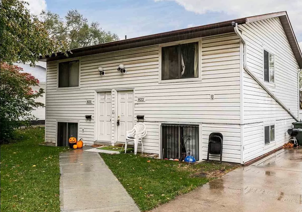 Photo - 820 Page St (Iowa City, IA)