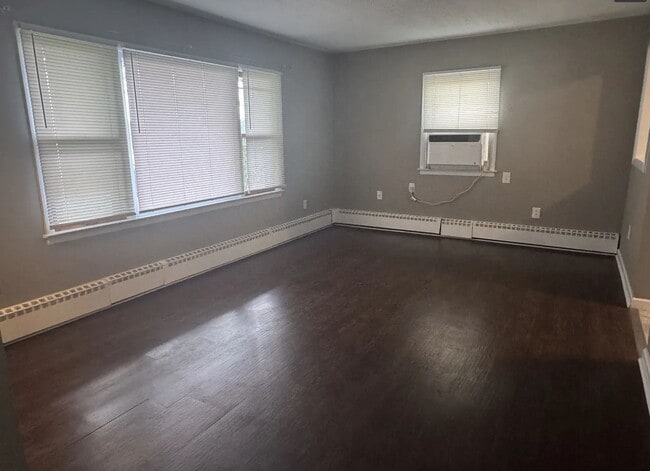 Building Photo - 374 N Levasseur Ave