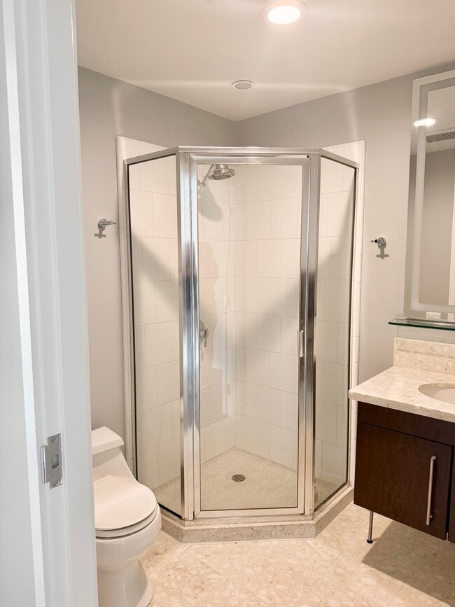 Baño - 321 10th Ave