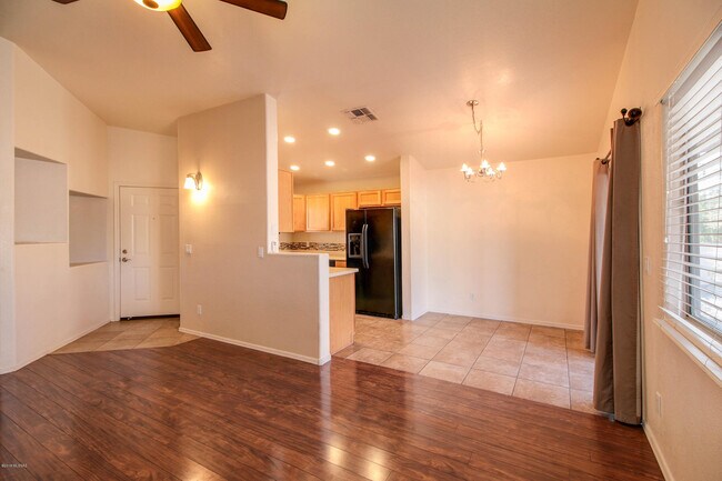 Building Photo - 6622 W Wenden Way