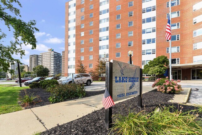 Foto del edificio - 11850 Edgewater Dr