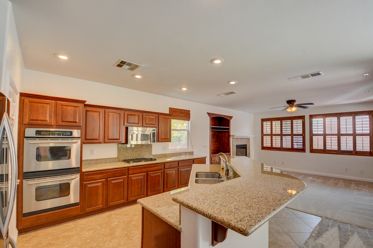 Kitchen - 7625 Duet Springs St