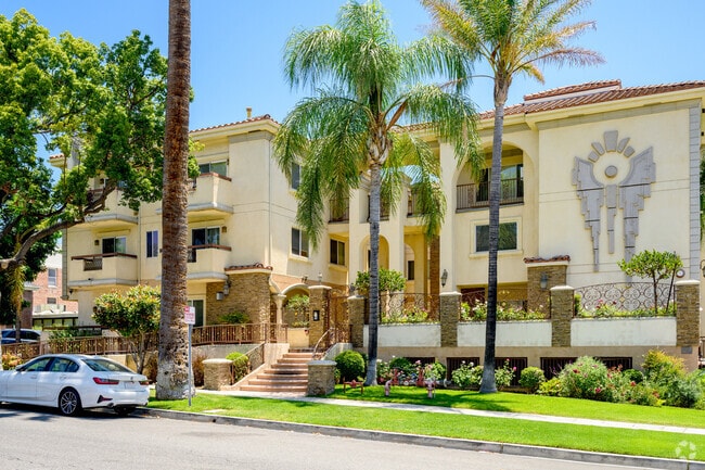 Building Photo - 540 E Angeleno Ave