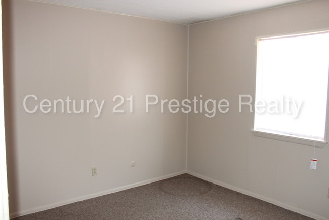 Building Photo - 1405 Stamps St