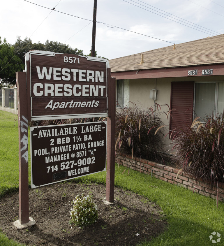 Building Photo - Western Crescent Apartments