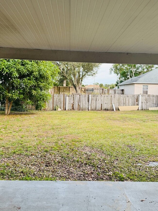 Building Photo - 810 Veronica Cir