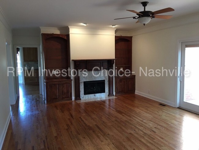 Building Photo - Executive 5/5 Home in Brentwood!