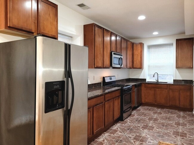 Foto del edificio - 7207 N Damen Ave