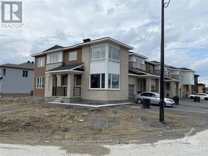 Building Photo - 254 Ormiston Cres