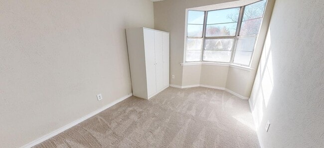 Building Photo - 4106 Skyline Dr