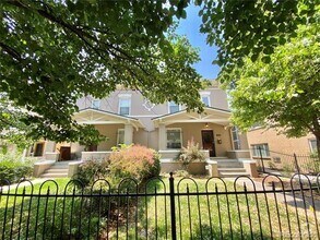 Building Photo - 1049 Corona St