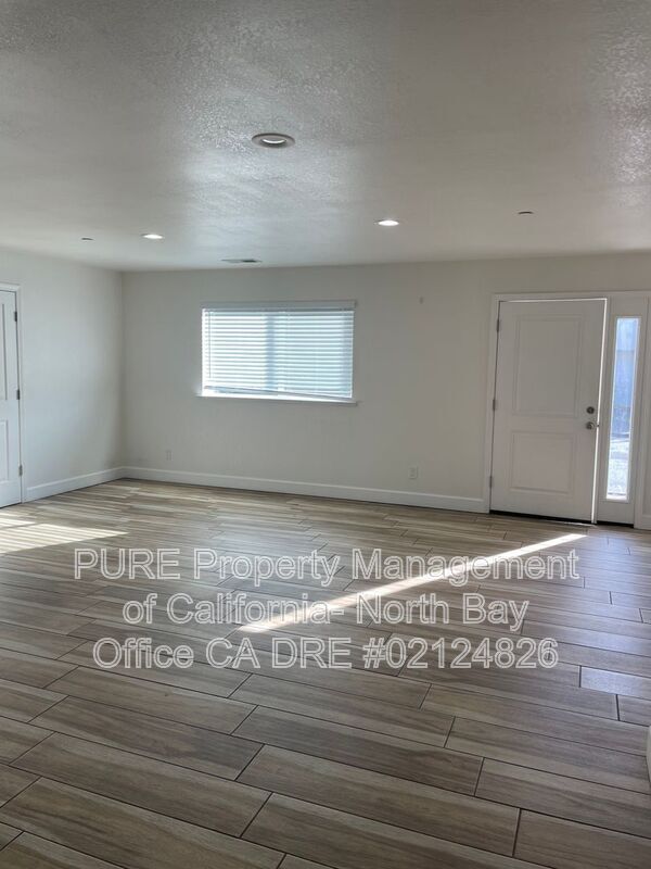 Building Photo - 700 El Rio St