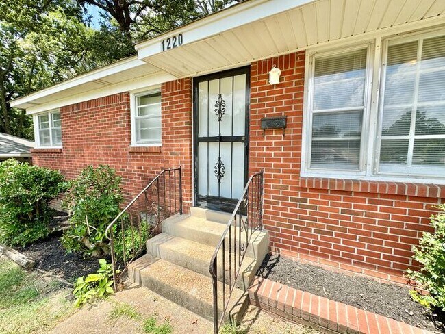 Building Photo - 1220 Brower St