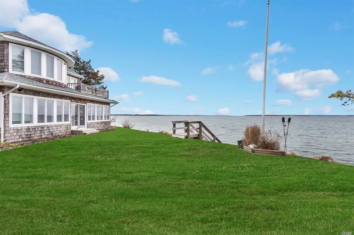 Primary Photo - 4170 Peconic Bay Blvd