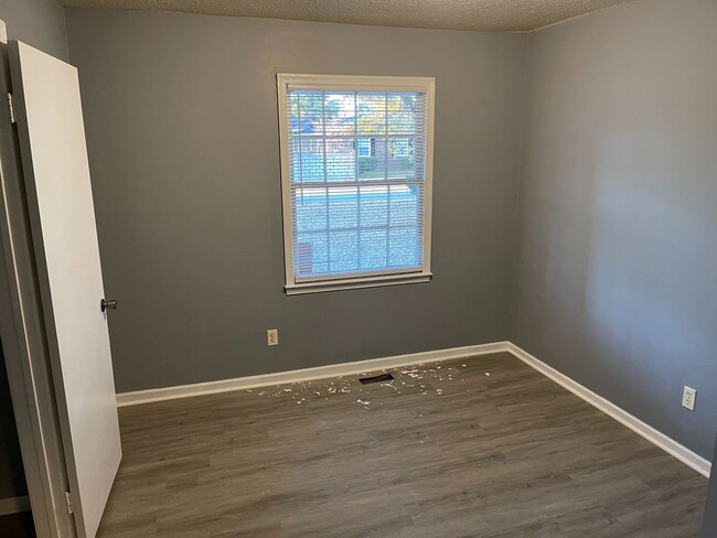 Foto del edificio - Renovated 3 Bed / 1 Bath Brick Ranch in Ea...