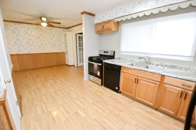Building Photo - South Bend 3 Bedroom 2 bath Ranch near Not...
