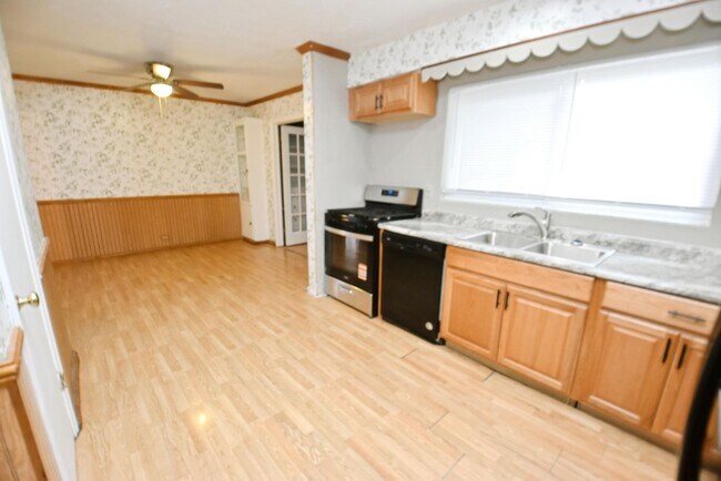 Foto del edificio - South Bend 3 Bedroom 2 bath Ranch near Not...