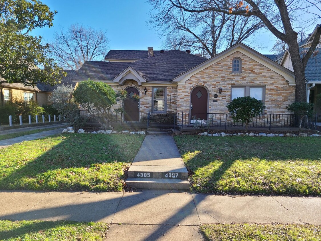 Foto principal - 2 bedroom 1 bath duplex in Arlington Heights